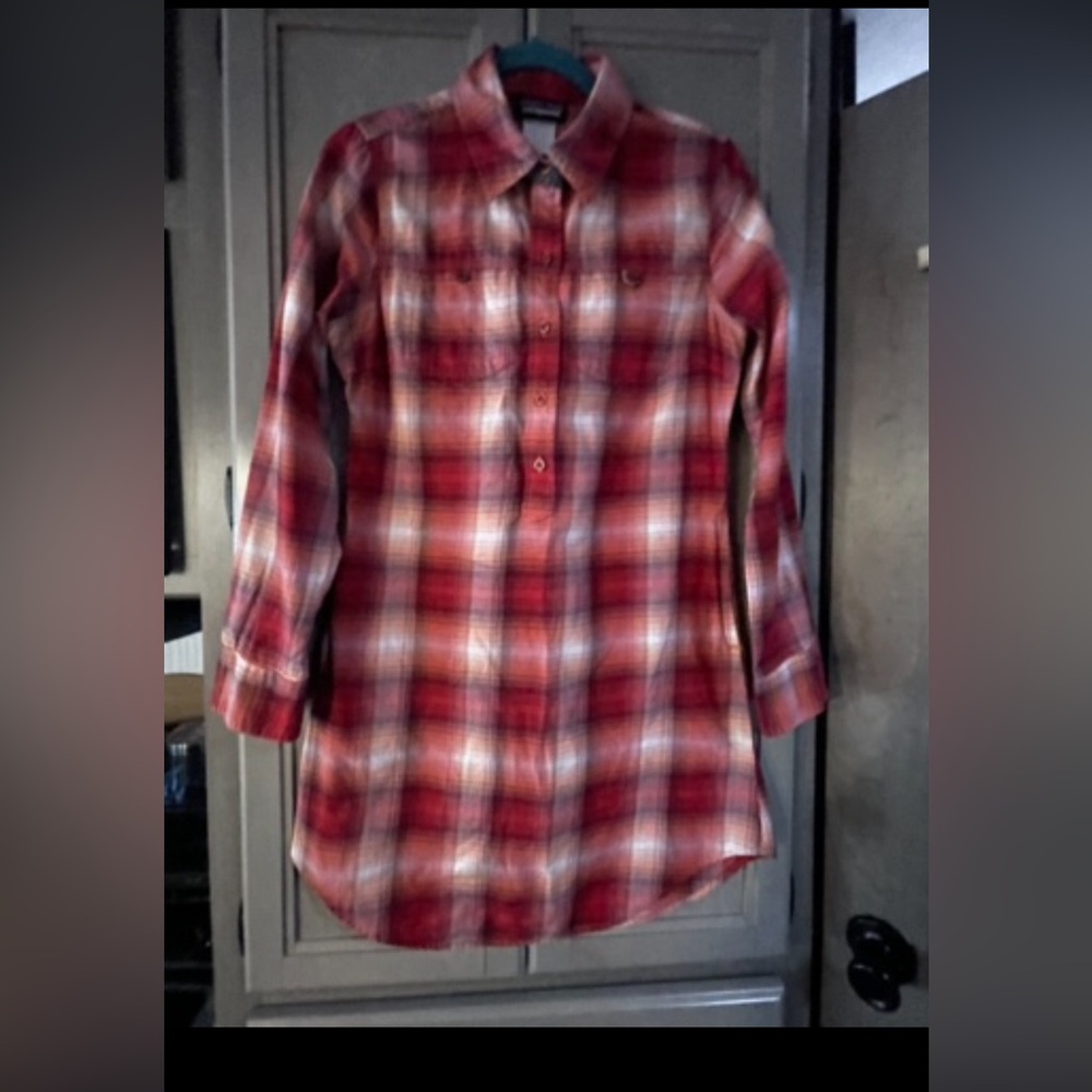 Women’s Patagonia red plaid long sleeve dress size 6